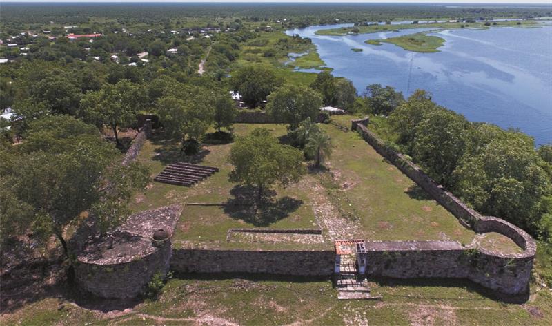 Histórico fortín militar en Fuerte Olimpo (Paraguay).