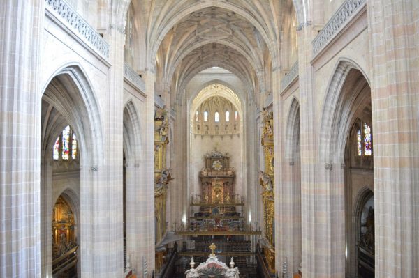 Imágenes del nuevo altar mayor de la catedral de Segovia.