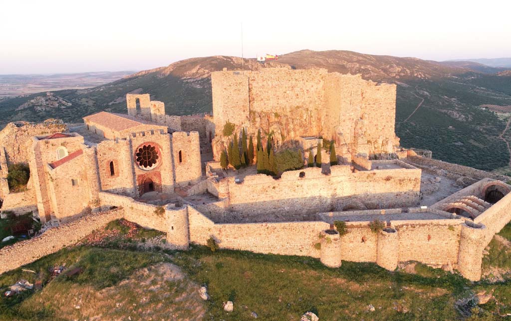Fortalezas de la fe: los castillos de las órdenes militares en la Edad Media